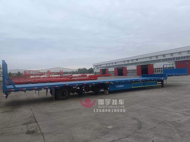 低平板半掛車:現(xiàn)代物流的關(guān)鍵工具
