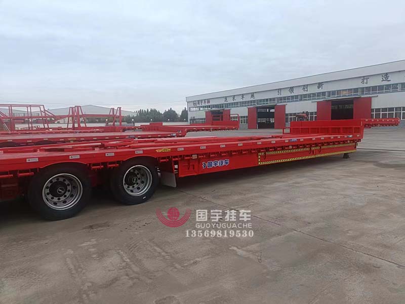 低平板半掛車:現(xiàn)代物流的關(guān)鍵工具